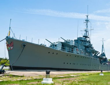Güneşli bir günde Maeklong savaş gemisi