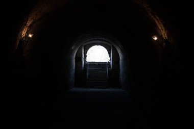 Dubno, Ukrayna 'daki kalenin yeraltı mezarlarının manzarası