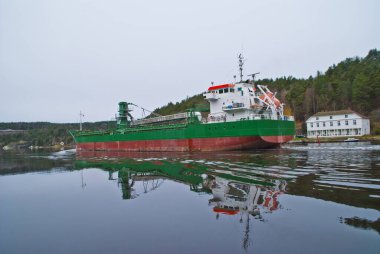Ringdalsfjord 'da kargo gemisi