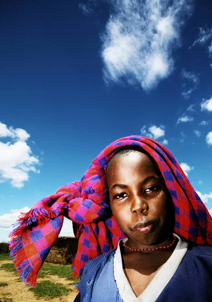 Chudák Africké Dítě Venkovní Portrét — Stock fotografie