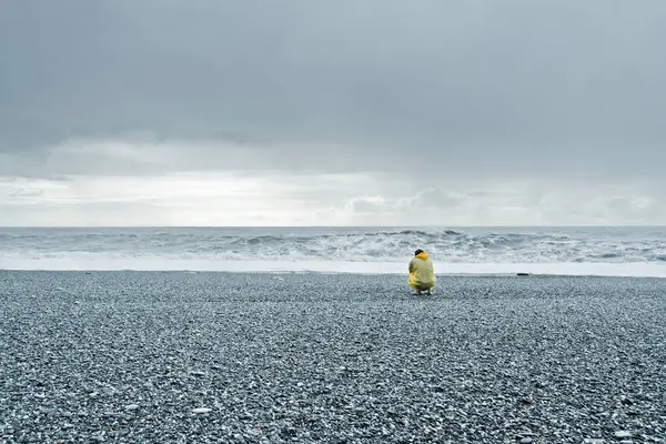 Deniz Izliyor Man — Stok fotoğraf