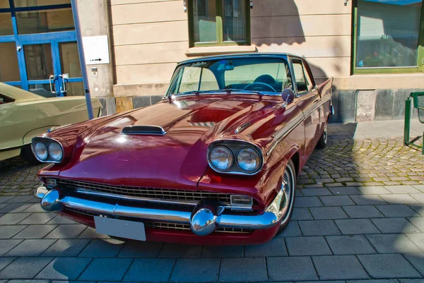 ハルデンシティの古典的なアメリカ車 — ストック写真