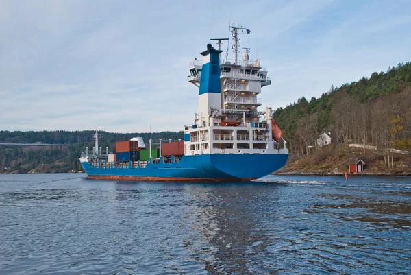 Nave Container Sotto Ponte Svinesund — Foto Stock