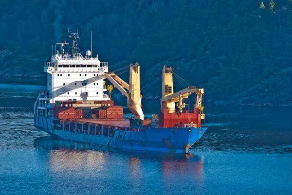 Großes Schiff Ringdalsfjord — Stockfoto