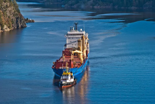 Tug Herbert Towing Bbc Europe Out Fjord — Stock Photo, Image