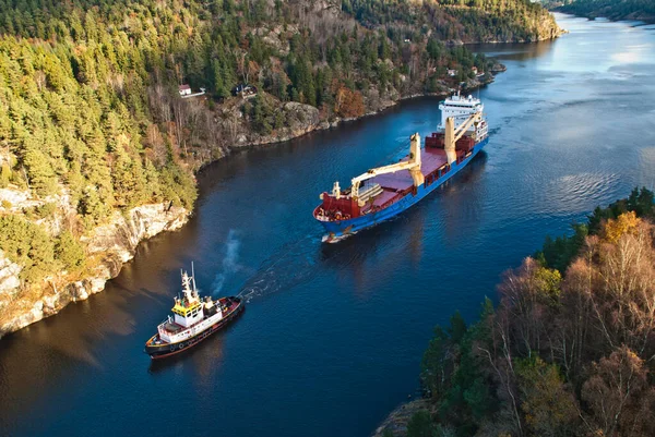 Bogserbåt Herbert Bogserar Bbc Europe Fjorden — Stockfoto