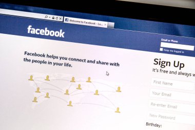 Bilgisayar ekranında facebook sayfası