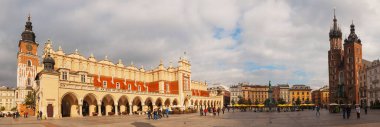 Polonya 'nın Krakow kentindeki ana pazar meydanı.