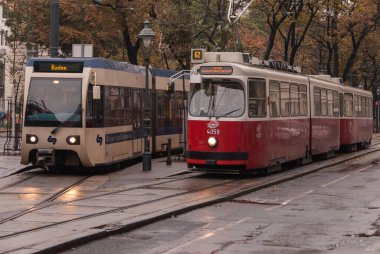 Viyana 'da bir istasyonda tramvaylar