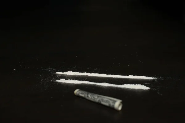 Cocaïne Blanche Avec Argent Sur Fond Noir — Photo