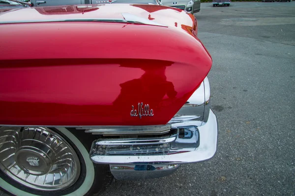 Крупным Планом Снимок Симпатичного Cadillac Deville 1961 Года Фронтальная Деталь — стоковое фото