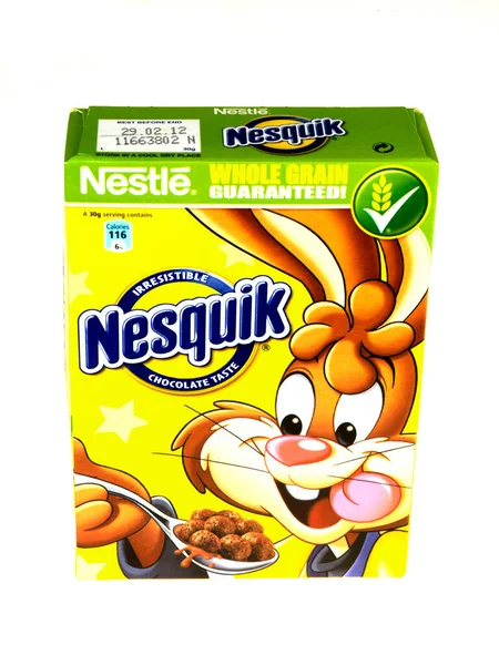 Caja Cereales Desayuno Nesquik Sobre Fondo Blanco — Foto de Stock