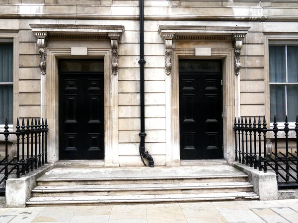 Dobles Puertas Del Edificio Londres —  Fotos de Stock