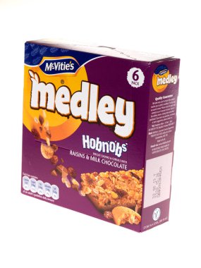 Beyaz arkaplanda bir kutu Hobnob Gevrek Çubuğu