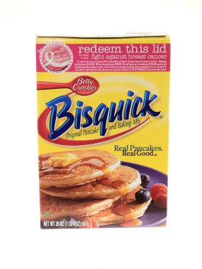 Beyaz arkaplanda Bisquick Pancake Karışımı
