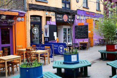 Neals Yard Covent Garden Büyük Britanya 'daki şehir caddesinde.