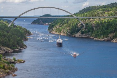  Ringdalsfjord 'da yaşlı Bayan Ragvald Jarl' la yelken açtık.