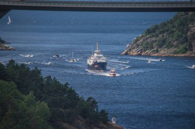  Ringdalsfjord 'da yaşlı Bayan Ragvald Jarl' la yelken açtık.