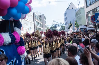 Almanya 'da Gay Onur Yürüyüşü Köln