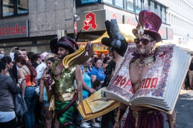 Almanya 'da Gay Onur Yürüyüşü Köln