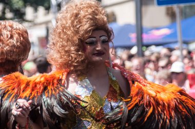 Almanya 'da Gay Onur Yürüyüşü Köln