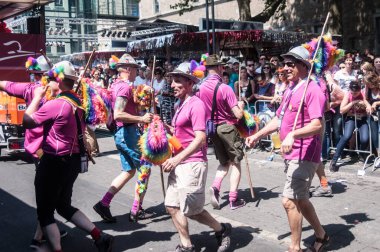 Almanya 'da Gay Onur Yürüyüşü Köln