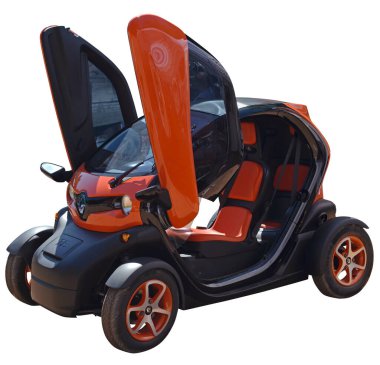 Beyaz arkaplanda Renault Twizy 