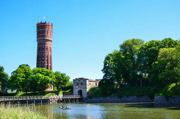 Güneşli bir günde Kalmar kenti kanosu