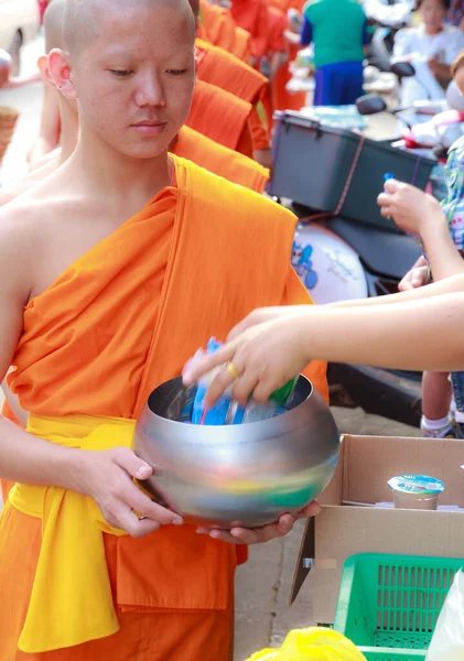 Boeddhistische Monniken Mensen Straat Faith Hope Love Festival Thailand — Stockfoto