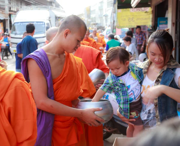 Buddyjskich Mnichów Ludzi Ulicy Wierze Nadzieję Festiwalu Miłości Tajlandia — Zdjęcie stockowe