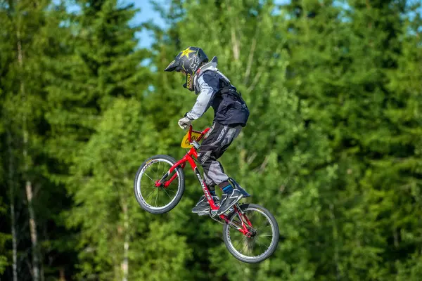 Young Man Helmet Riding Bmx Bicycle Park — Stock Photo, Image