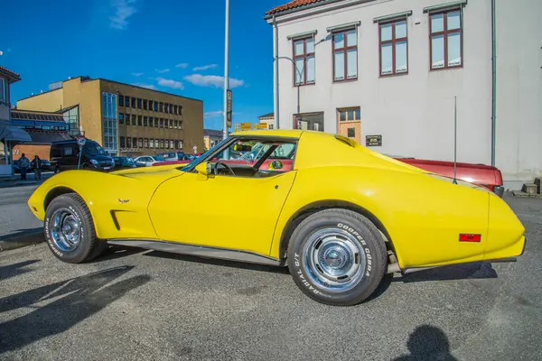 Samochód Żółta Korweta Chevroletowa — Zdjęcie stockowe