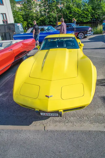 Auto Žlutý Chevrolet Korveta — Stock fotografie