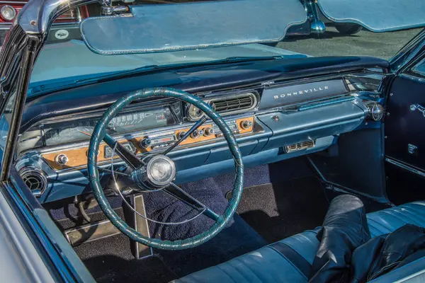 Vintage Car Pontiac Bonneville Dashboard — Stock Photo, Image