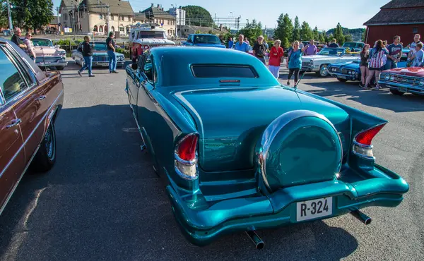 Vintage Samochód Pontiac Bonneville — Zdjęcie stockowe