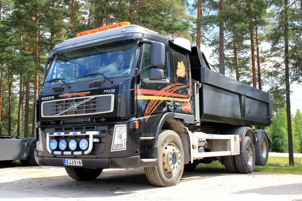 Czarne Volvo Fm12 Ciężarówka — Zdjęcie stockowe