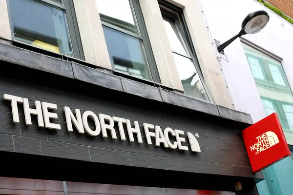 North Face Shop Sign Carnaby Street London — Stock fotografie