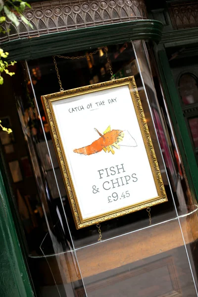 Ryby Hranolky Restaurace Znamení Ganton Street Londýn — Stock fotografie