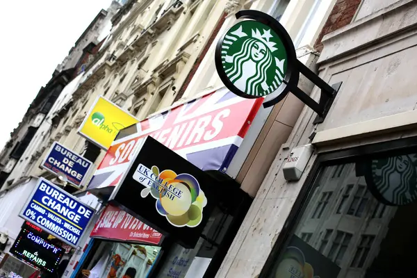 Starbuck Kahve Dükkanı Oxford Caddesi Londra — Stok fotoğraf