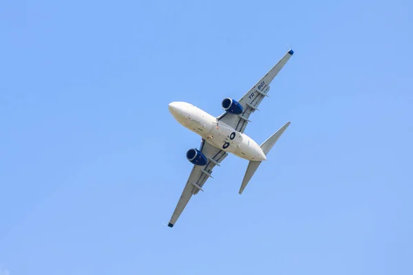 Tarom Airliner Blue Sky Background — Stock Photo, Image