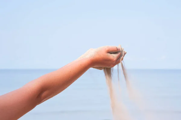 Hand Mit Sand Auf Meeresgrund — Stockfoto