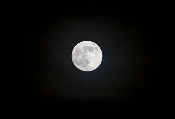 Φεγγάρι Στο Σκοτεινό Φόντο Του Ουρανού — Φωτογραφία Αρχείου
