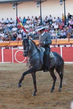 Alvaro Montes, at sırtında boğa güreşçisi İspanyolca, Sabiote, Jaen vilayeti, İspanya, 24 Ağustos 2011