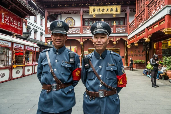 Turista Rendőrség Fang Bang Zhong Régi Város Shanghai Porcelán — Stock Fotó