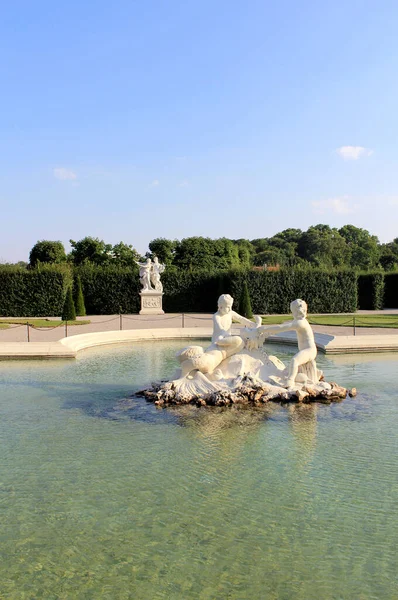 Krásný Výhled Fontánu Zahradu Paláce Belvedere — Stock fotografie