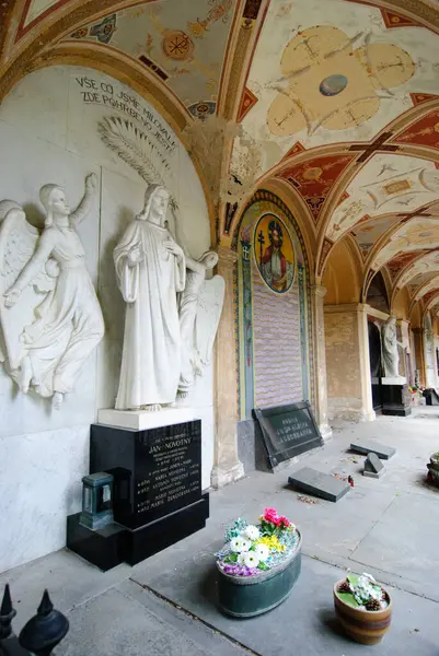 Vysehrad Cemetery Graves Basilica Peter Paul — Stock Photo, Image