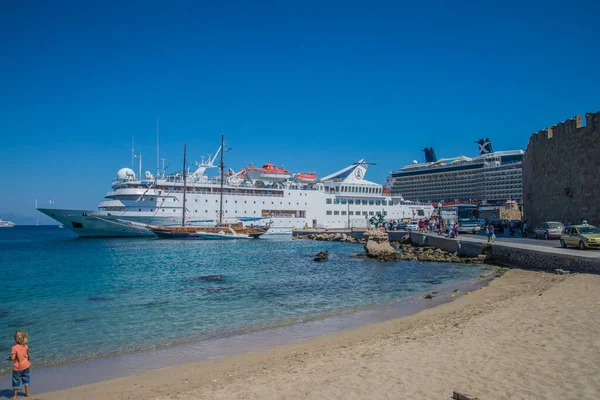Cruise Ship Mandraki Harbour — Stock Photo, Image