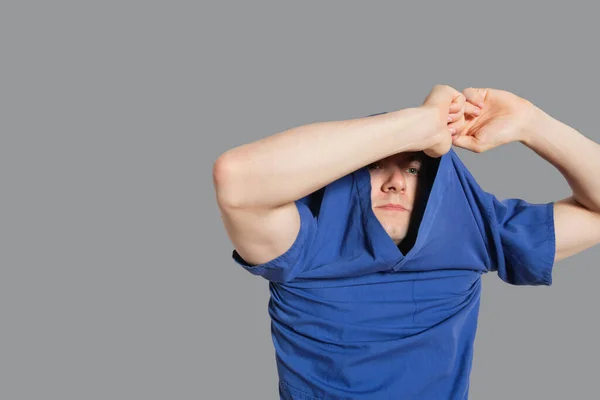Jonge Man Shirt Gekleurde Achtergrond Verwijderen — Stockfoto