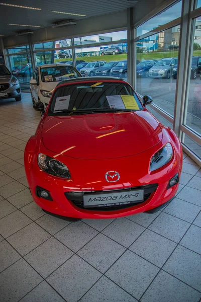 Kırmızı Renkli Mazda Motor Fuarında — Stok fotoğraf