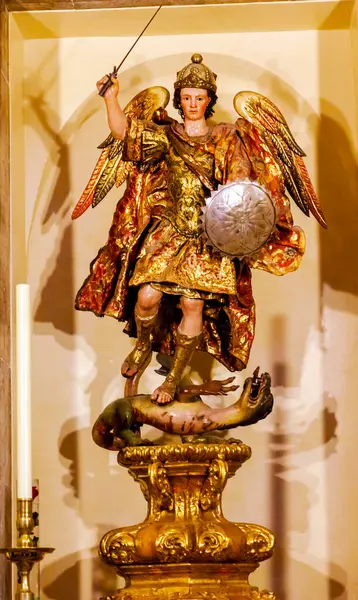 Estatua San Miguel Iglesia Salvador Sevilla Andalucía España —  Fotos de Stock